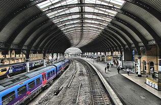 开云官方网页登录-英超联赛的沉浸式观赛体验开发，英超主题  第2张