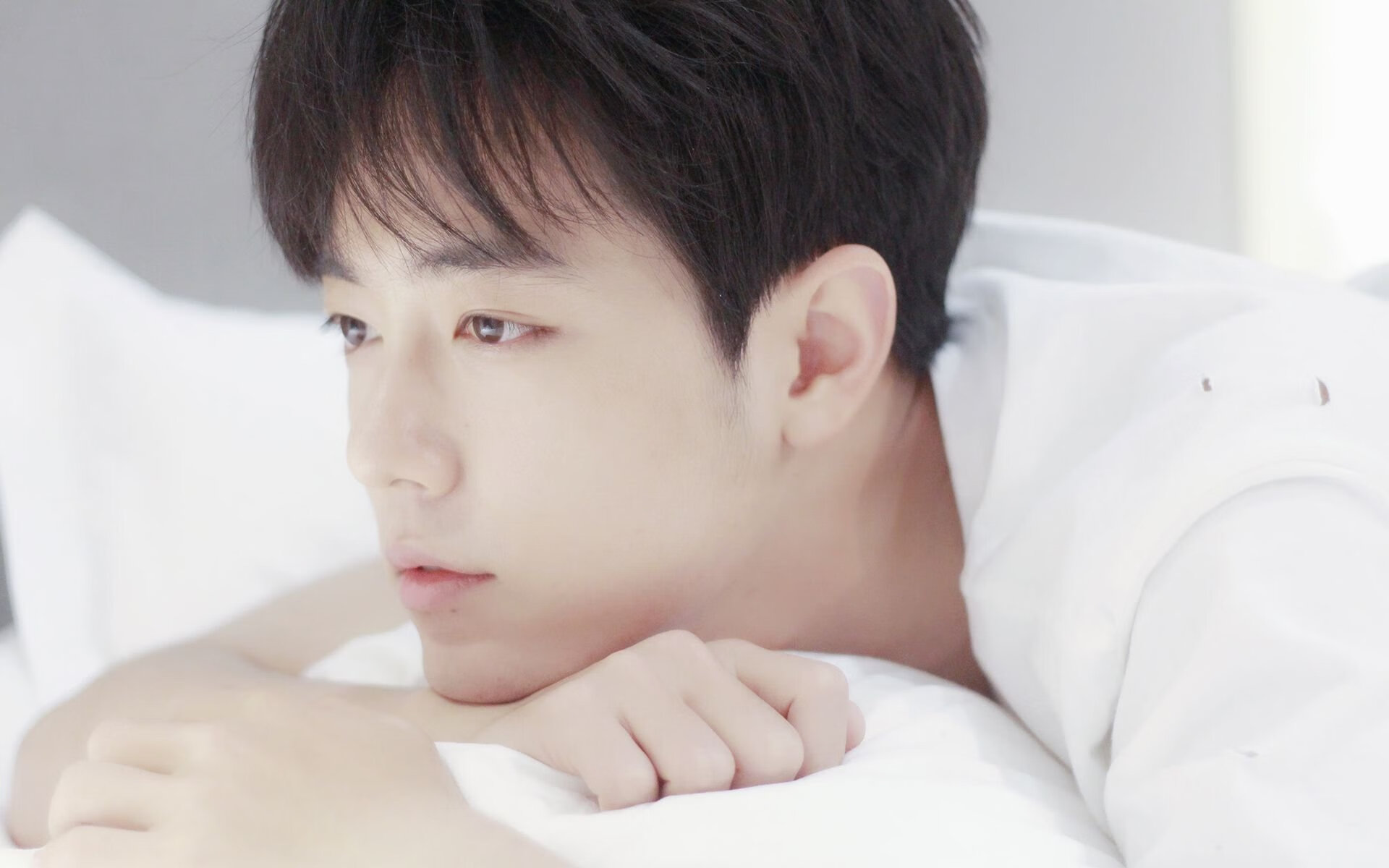 开云在线直播-_青年街头表演：运动与艺术的交融_，运动街头风格